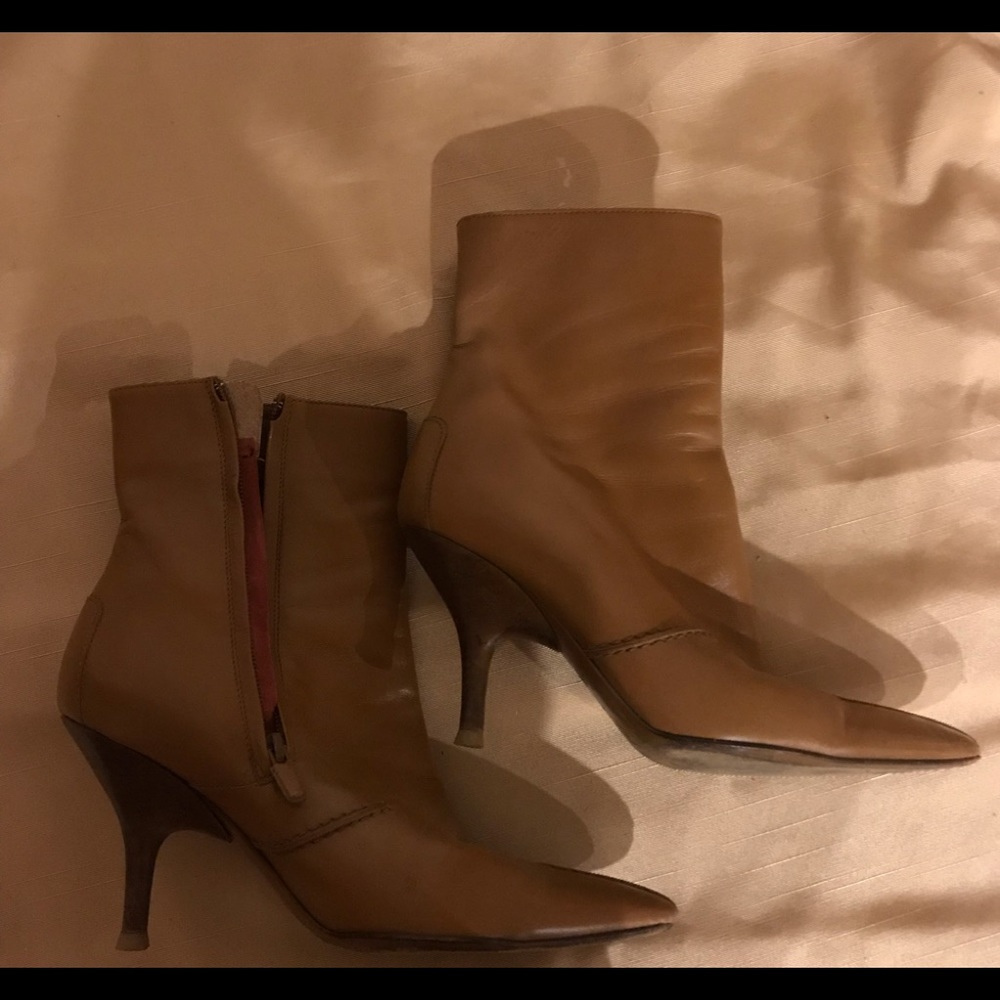 SOLD ON TRADESY!! Vintage Tod’s tan leather boots, size 8.5. - Picture 2 of 7